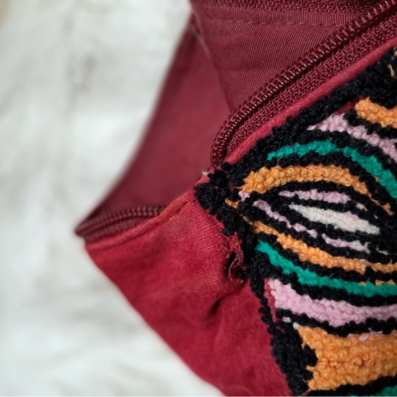 Floral Embroidered Cosmetic Bag - Picture 6 of 6